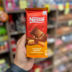 شکلات نستله با طعم بادام