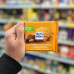 شکلات ریتر اسپرت با طعم کارامل و بادام 100گرمی