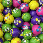 خرید و قیمت شکلات فله ایموجی وبرو