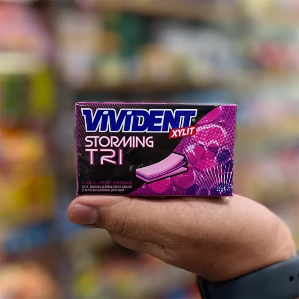 آدامس طعم توت فرنگی و تمشک بدون قند ویویدنت استرومینگ 33 گرمی | VIVIDENT STORMING TRI