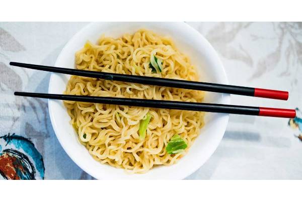 طرز تهیه نودل کره‌ای فوری با طعم اصیل